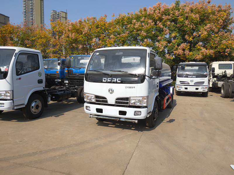 東風(fēng)5方灑水車 東風(fēng)5方灑水車