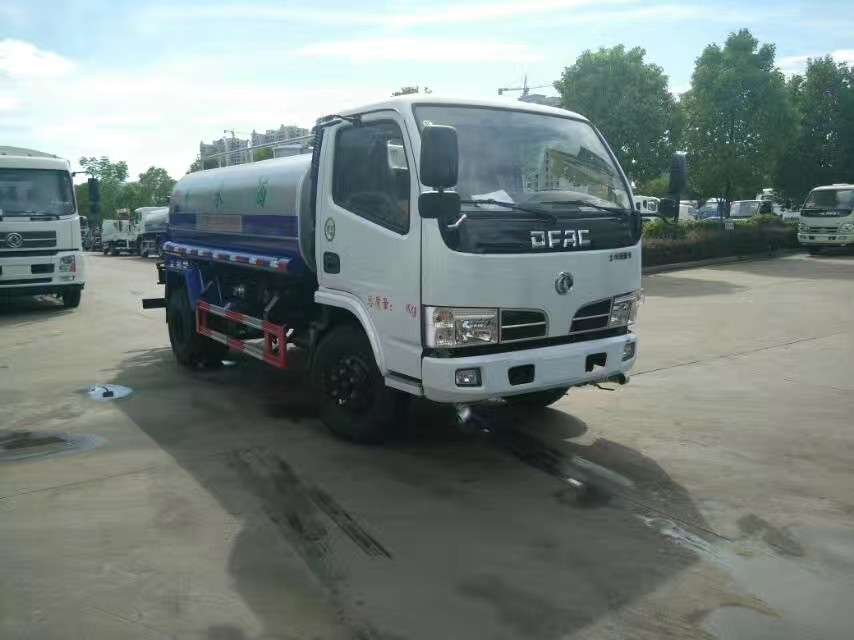 東風(fēng)福瑞卡5噸灑水車圖片 東風(fēng)福瑞卡5噸灑水車圖片