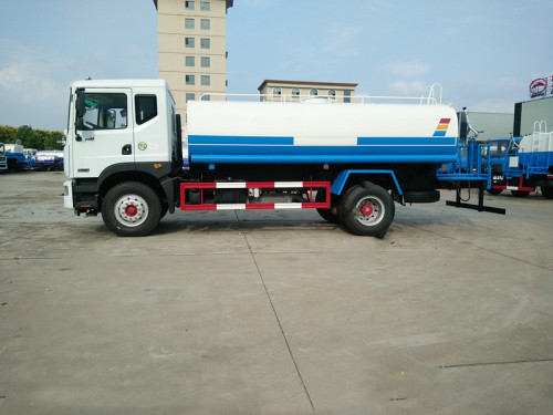 東風(fēng)灑水車 東風(fēng)灑水車