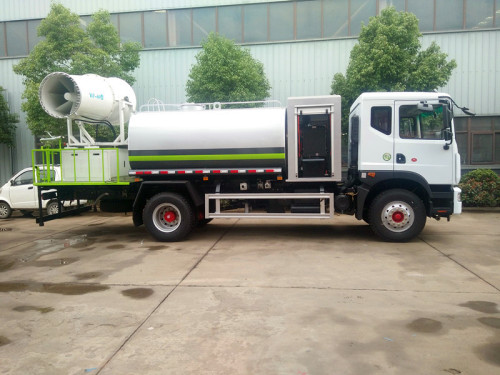 東風(fēng)灑水車 東風(fēng)灑水車