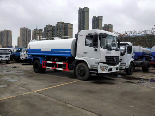 東風(fēng)灑水車廠家 東風(fēng)灑水車廠家