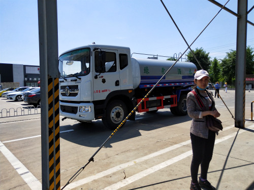 東風(fēng)D9灑水車12噸圖片 東風(fēng)D9灑水車12噸圖片