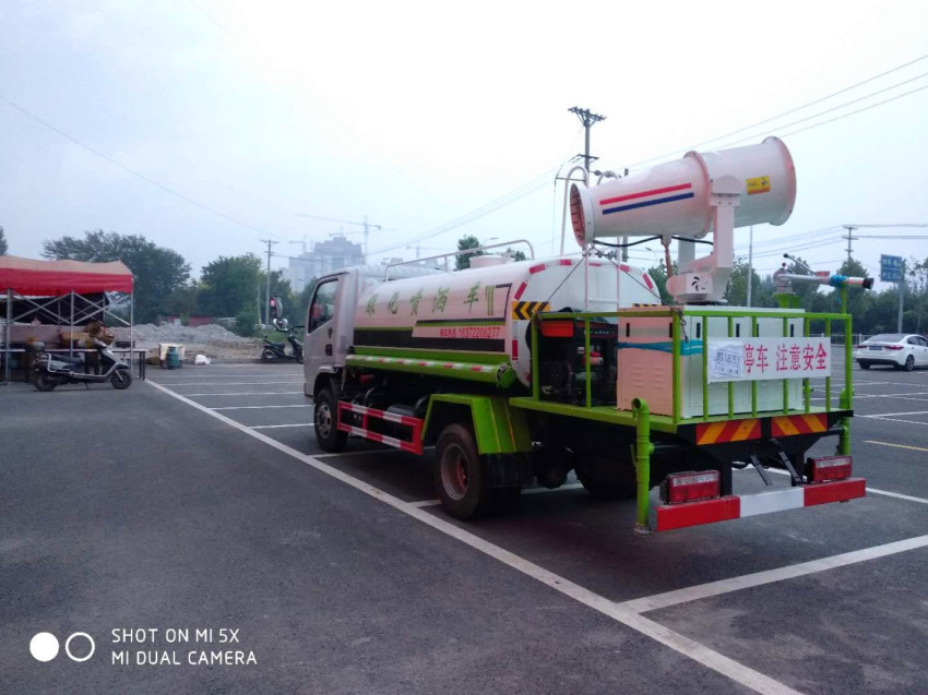 伴君長(zhǎng)興牌AAA5075GSSE6型灑水車 伴君長(zhǎng)興牌AAA5075GSSE6型灑水車