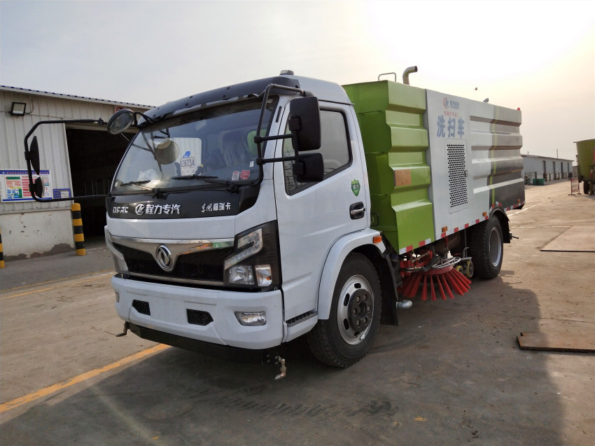 洗掃車和掃路車的區(qū)別詳解-湖北程力掃路車生產(chǎn)廠家 洗掃車和掃路車的區(qū)別詳解-湖北程力掃路車生產(chǎn)廠家