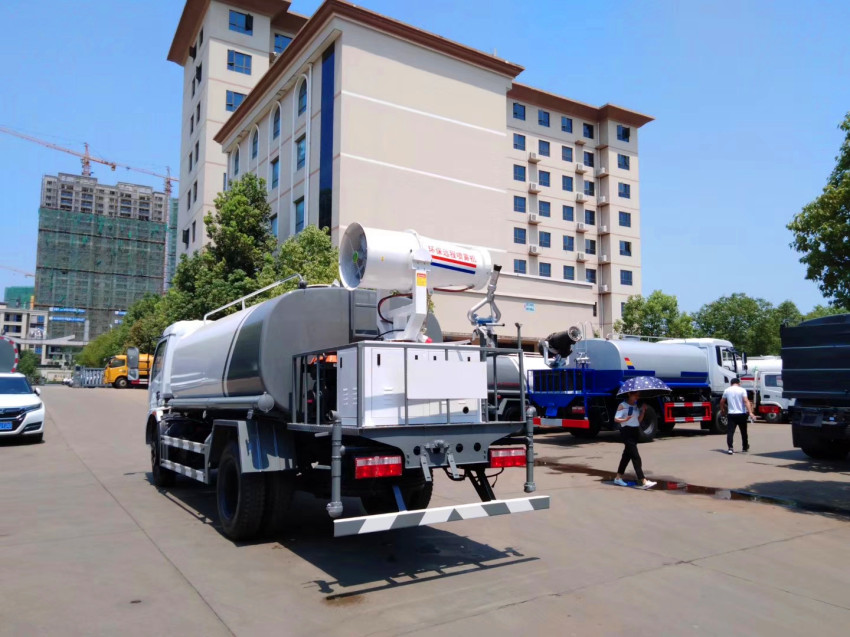 國(guó)六8方東風(fēng)多功能抑塵車(chē) 國(guó)六8方東風(fēng)多功能抑塵車(chē)