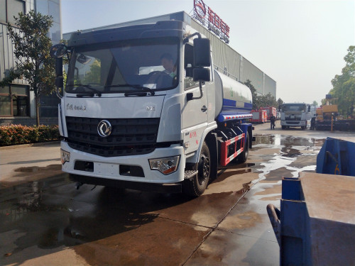 灑水車廠家大揭秘:灑水車罐體制作工藝流程-東風(fēng)程力集團(tuán) 灑水車廠家大揭秘:灑水車罐體制作工藝流程-東風(fēng)程力集團(tuán)