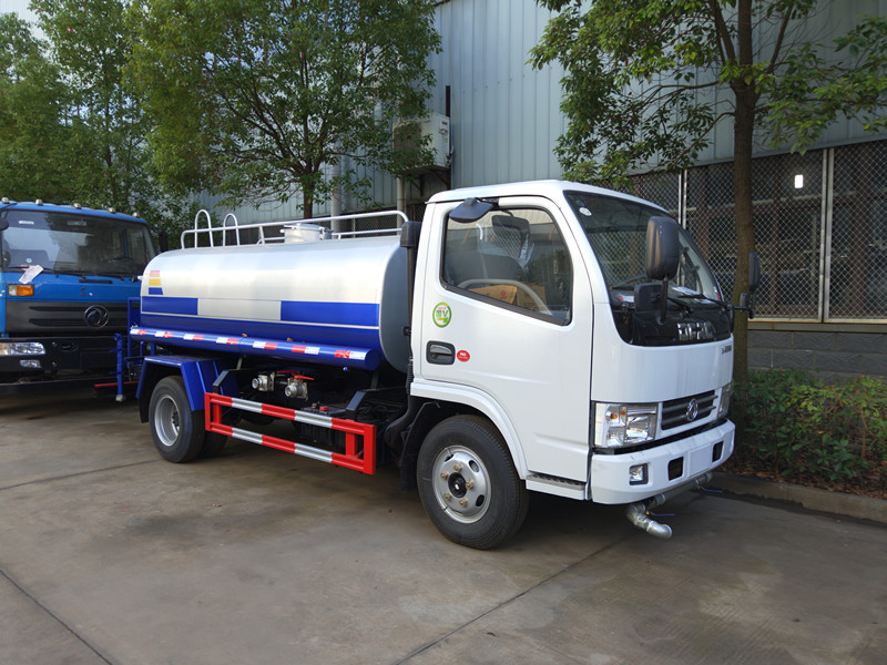 C證可駕駛的5方藍(lán)牌灑水車-藍(lán)牌灑水車廠家直銷 C證可駕駛的5方藍(lán)牌灑水車-藍(lán)牌灑水車廠家直銷