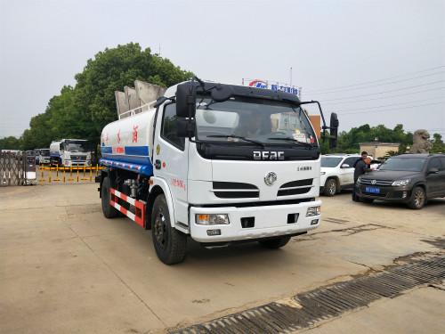 9噸園林綠化灑水車廠家報(bào)價(jià)多少錢-程力灑水車多少錢一輛 9噸園林綠化灑水車廠家報(bào)價(jià)多少錢-程力灑水車多少錢一輛