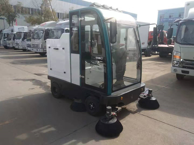 電動(dòng)掃路車 電動(dòng)掃路車