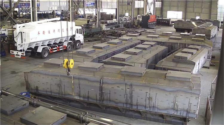 散裝飼料運(yùn)輸車 散裝飼料運(yùn)輸車