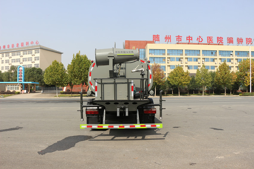 東風(fēng)灑水車 東風(fēng)灑水車