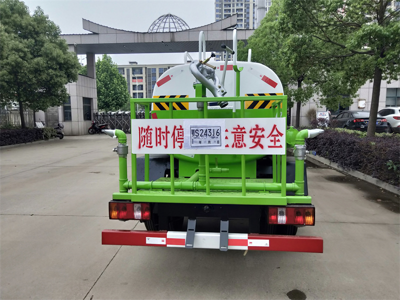 小型灑水車(chē) 小型灑水車(chē)