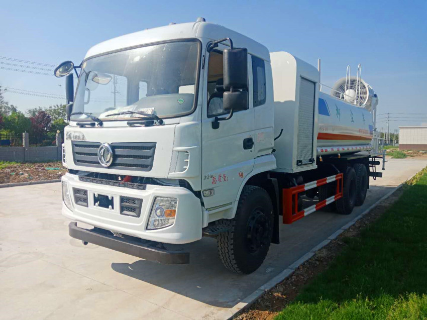東風專底(D3L)灑水車-12方霧炮車已發(fā)車 東風專底(D3L)灑水車-12方霧炮車已發(fā)車