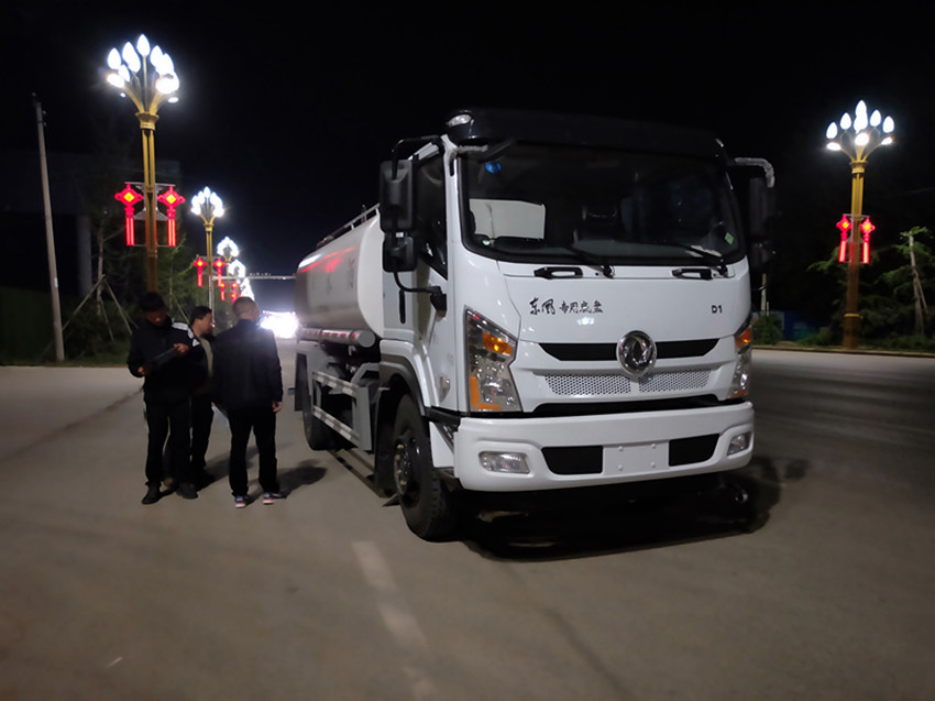 12方灑水車價(jià)格-12方多少錢一輛-程力威牌CLW5160GPS6KL型綠化噴灑車廠家直銷 12方灑水車價(jià)格-12方多少錢一輛-程力威牌CLW5160GPS6KL型綠化噴灑車廠家直銷