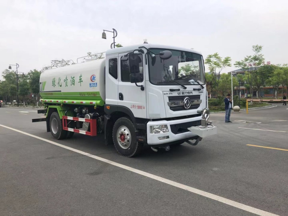 東風(fēng)145灑水車 東風(fēng)145灑水車