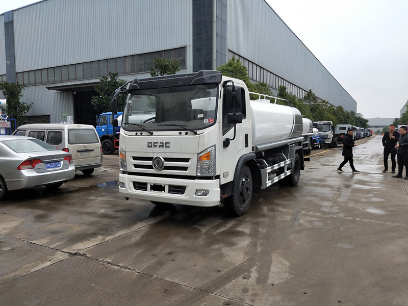 十方灑水車(chē) 十方灑水車(chē)