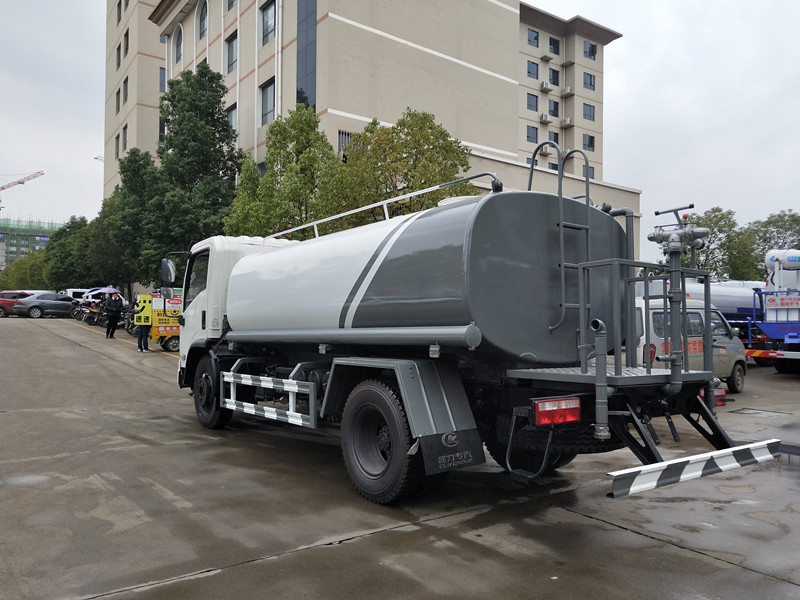 十方灑水車(chē) 十方灑水車(chē)
