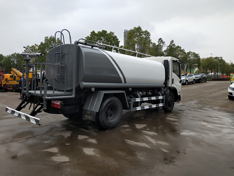 十方灑水車(chē) 十方灑水車(chē)