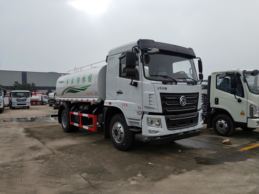 東風(fēng)灑水車 東風(fēng)灑水車