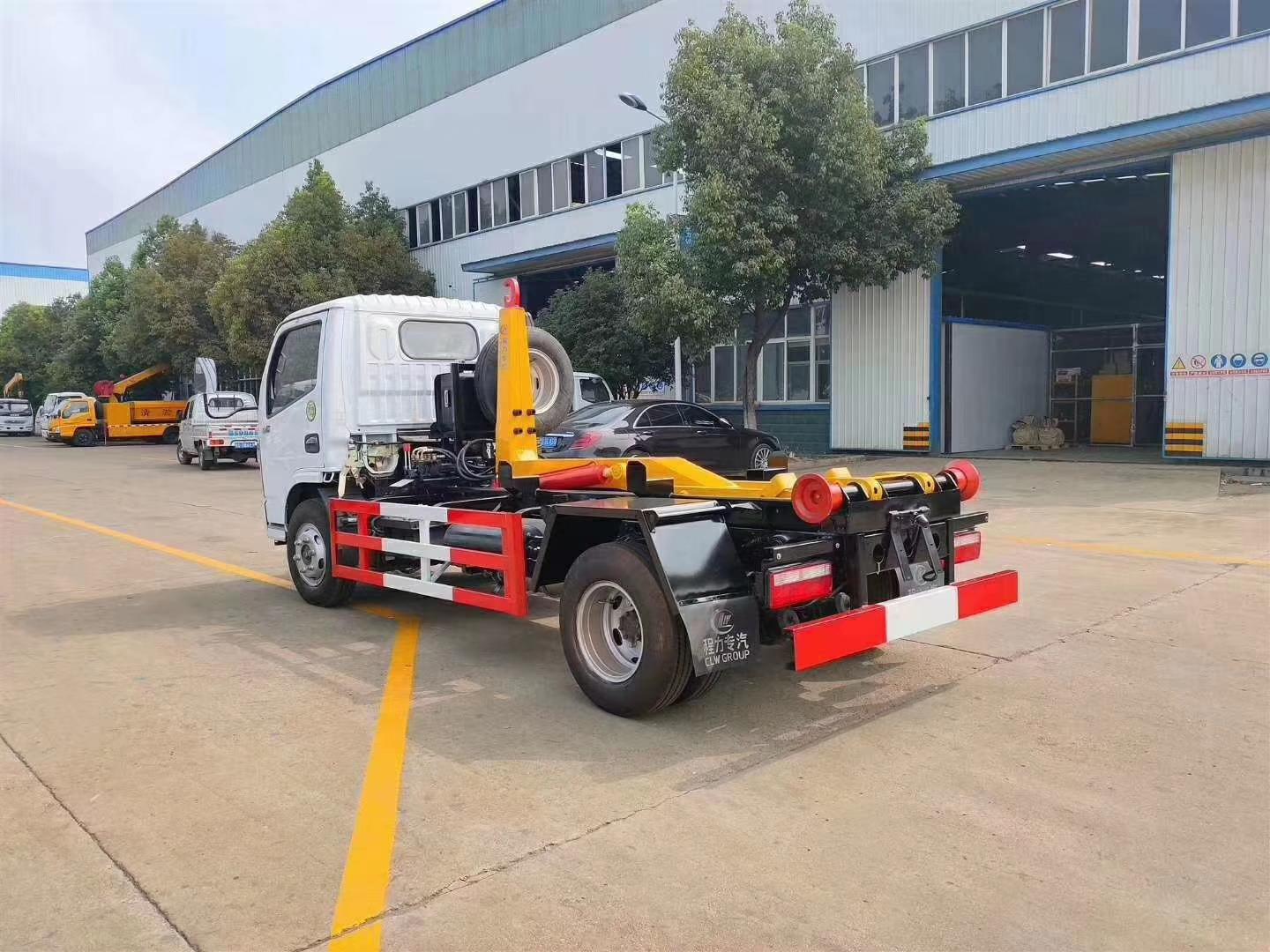 東風小多利卡鉤臂垃圾車