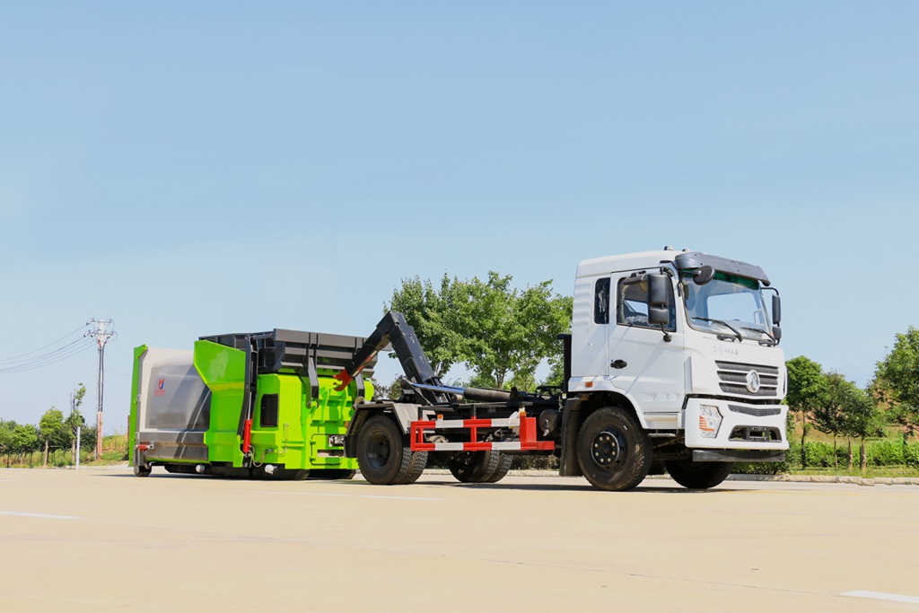 東風(fēng)專底勾臂式垃圾車