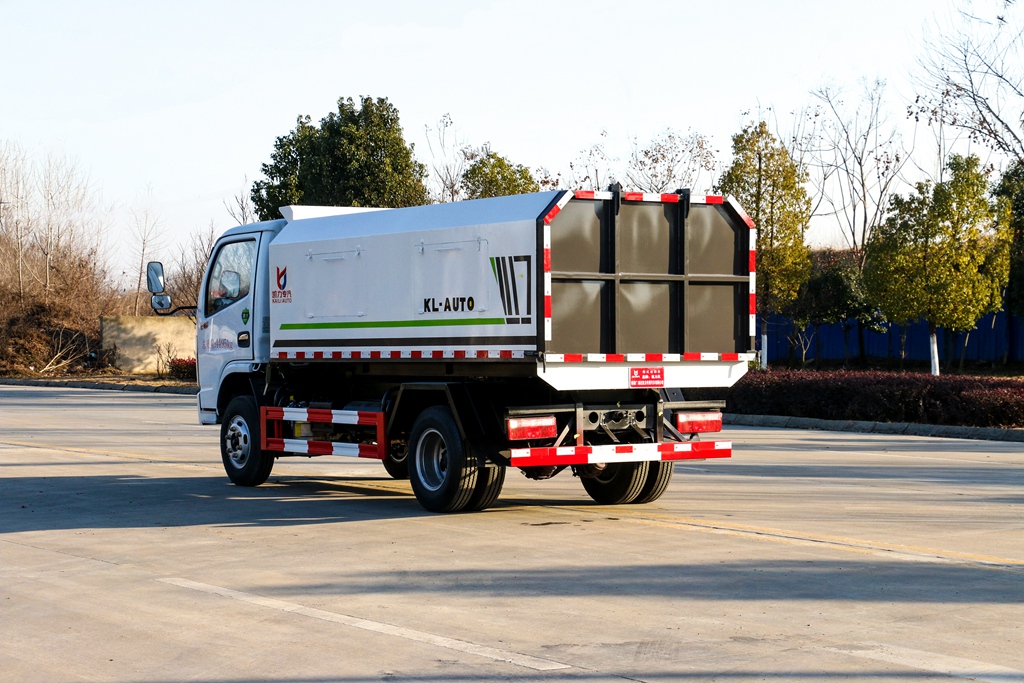 東風(fēng)小福瑞卡廂式垃圾車