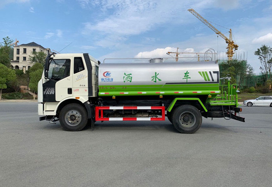 一汽解放12噸國(guó)六灑水車圖片